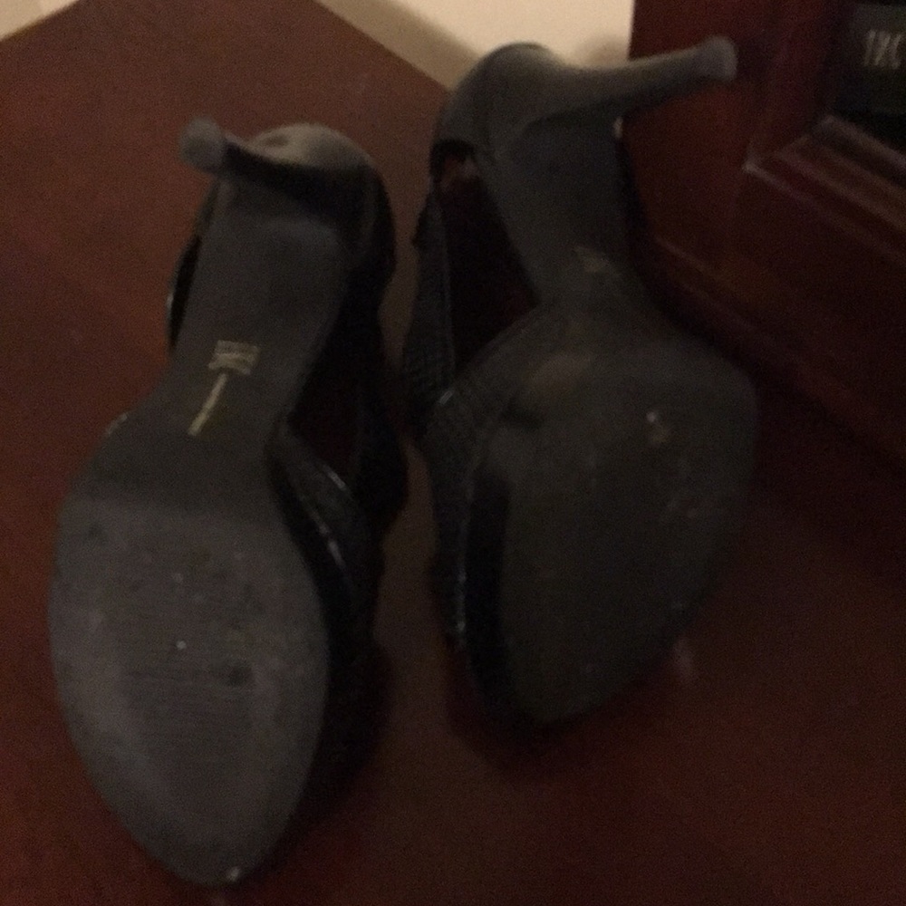 Shoes - Picture 5 of 5